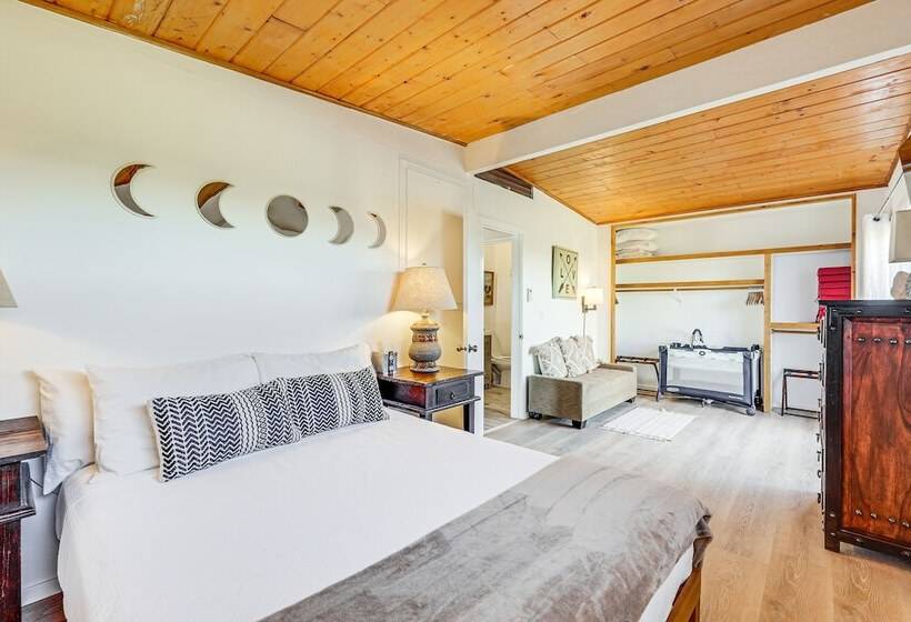 Twentynine Palms Desert Oasis W/ Pool & Hot Tub!