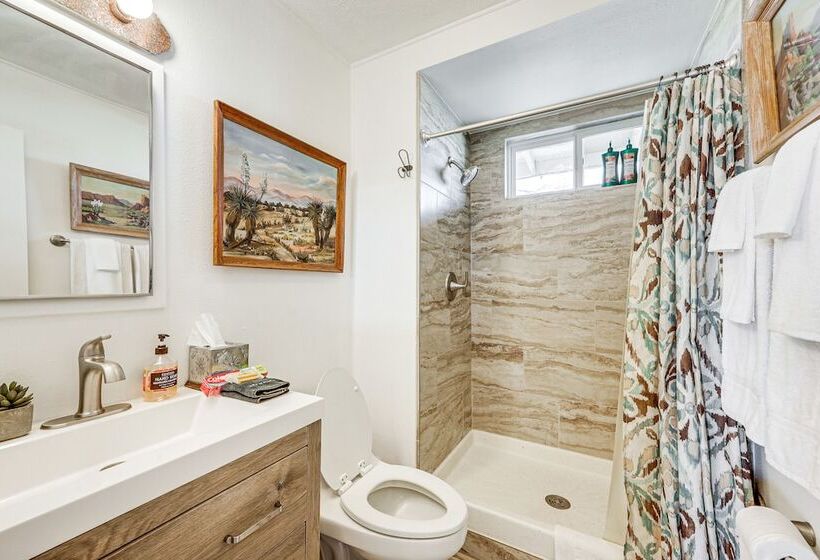 Twentynine Palms Desert Oasis W/ Pool & Hot Tub!