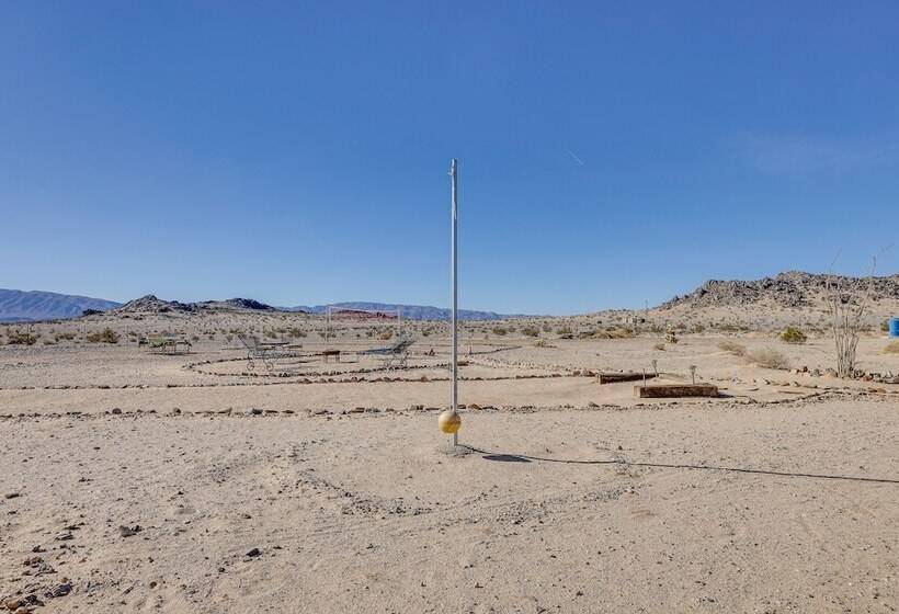 Twentynine Palms Desert Oasis W/ Pool & Hot Tub!
