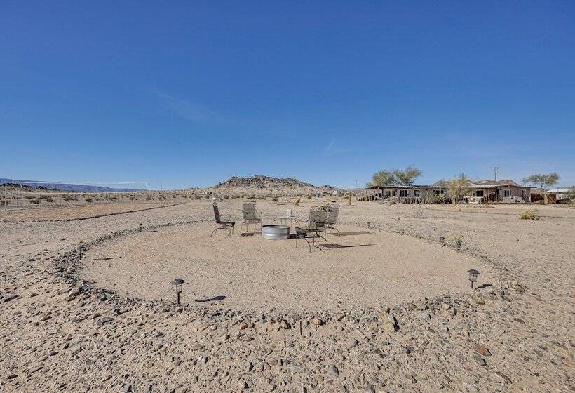 Twentynine Palms Desert Oasis W/ Pool & Hot Tub!