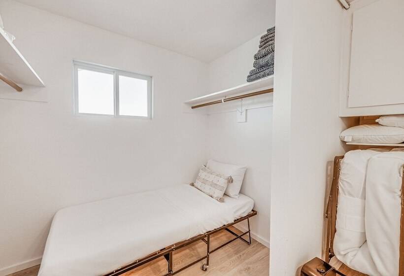 Twentynine Palms Desert Oasis W/ Pool & Hot Tub!