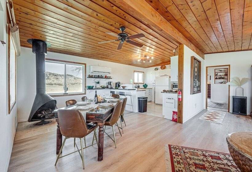 Twentynine Palms Desert Oasis W/ Pool & Hot Tub!