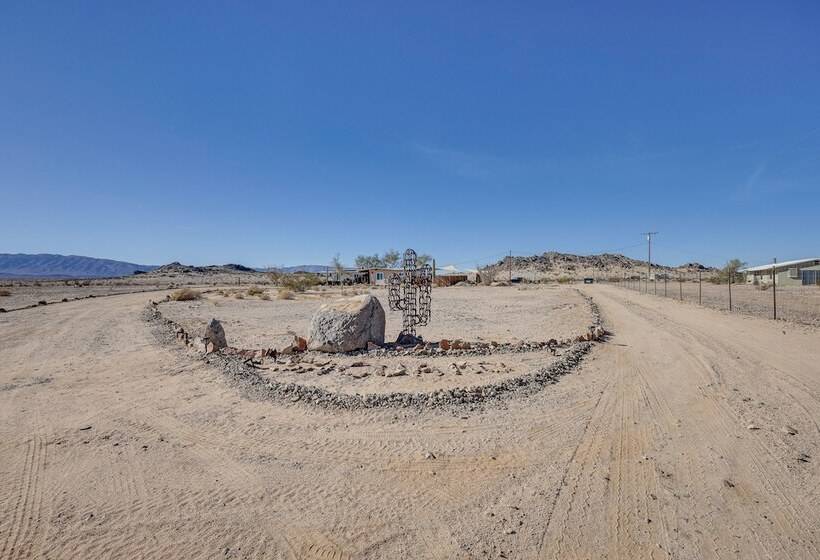 Twentynine Palms Desert Oasis W/ Pool & Hot Tub!