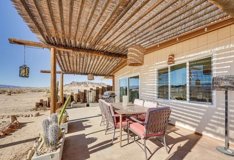 Twentynine Palms Desert Oasis W/ Pool & Hot Tub!