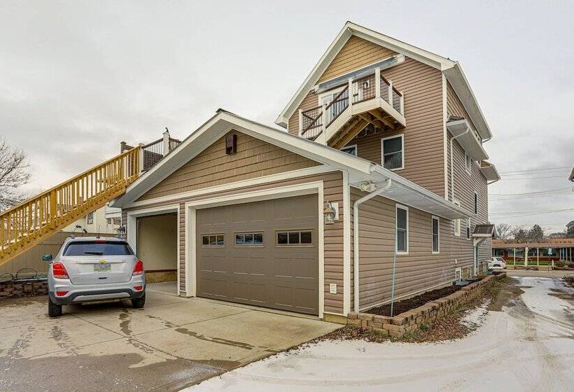 Warm & Cozy Mansfield Home: Deck, Gas Fire Table!