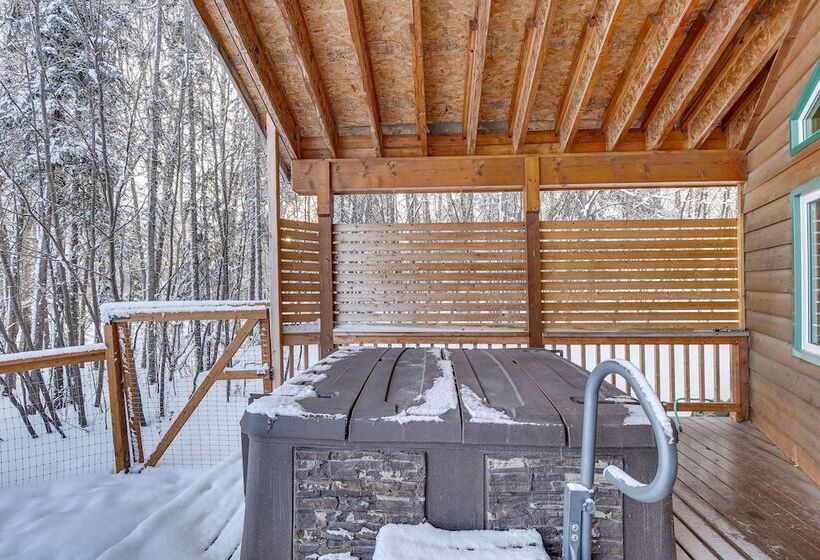 Wasilla  Spruce Moose  Cabin: Lakefront + Hot Tub!