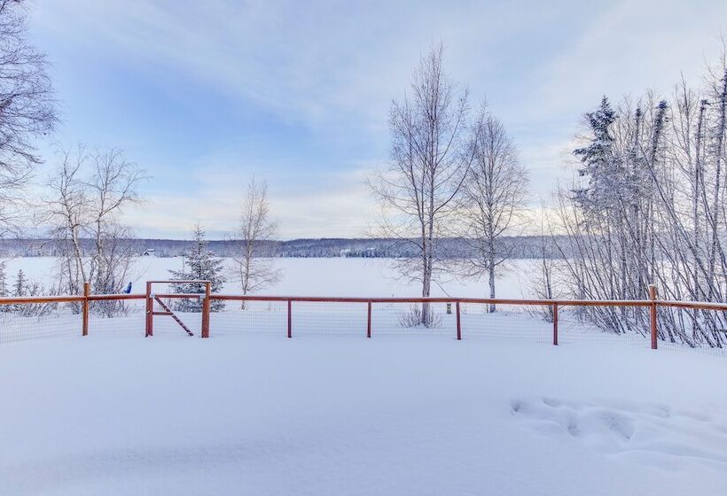 Wasilla  Spruce Moose  Cabin: Lakefront + Hot Tub!