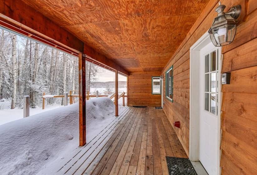 Wasilla  Spruce Moose  Cabin: Lakefront + Hot Tub!