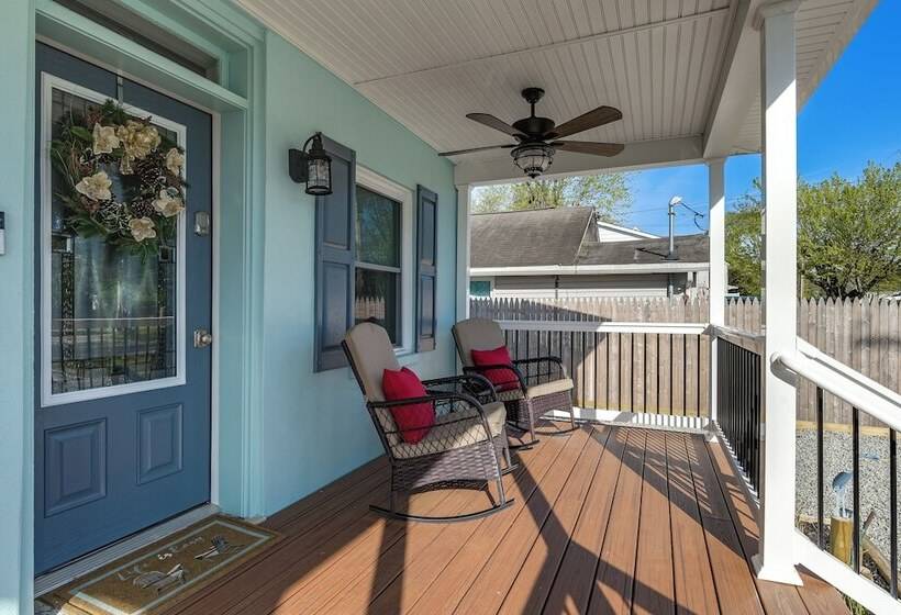 Waterfront Historical District Home Near River