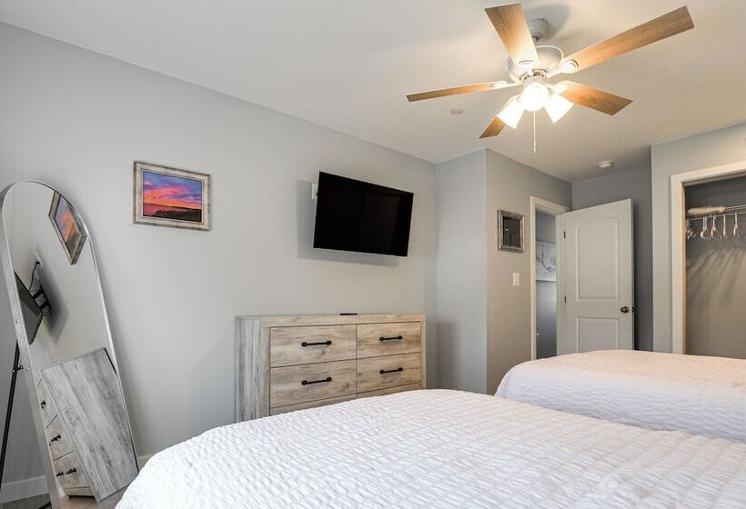 Waterfront Historical District Home Near River