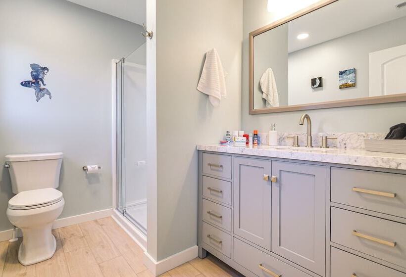 Waterfront Historical District Home Near River