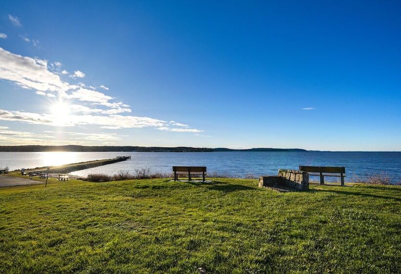 Waterfront Historical District Home Near River