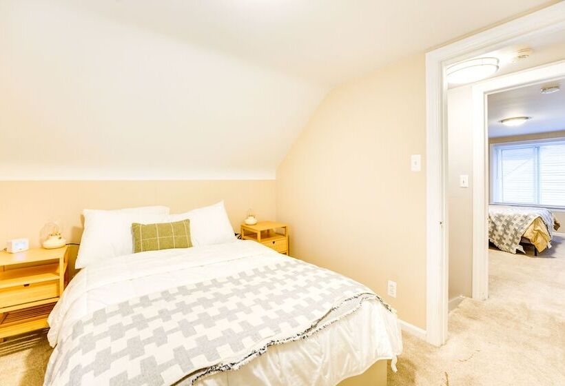 Wfh Friendly Home In Dearborn: Dogs Welcome!
