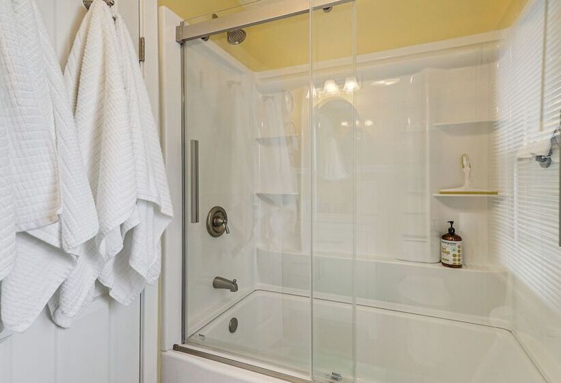 Wolcott Home W/ Deck: Near Connecticut Attractions