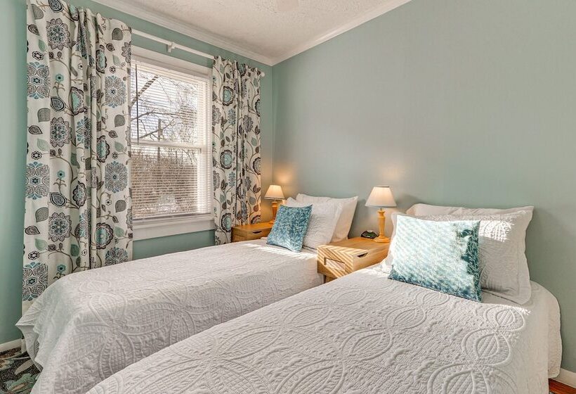 Wolcott Home W/ Deck: Near Connecticut Attractions