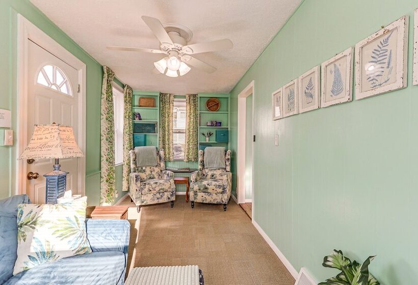 Wolcott Home W/ Deck: Near Connecticut Attractions