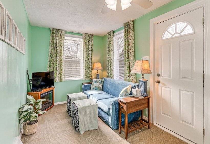 Wolcott Home W/ Deck: Near Connecticut Attractions