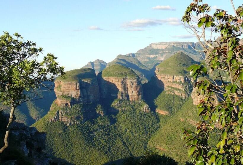 Amanzimlotzi Riverside Bush Camp