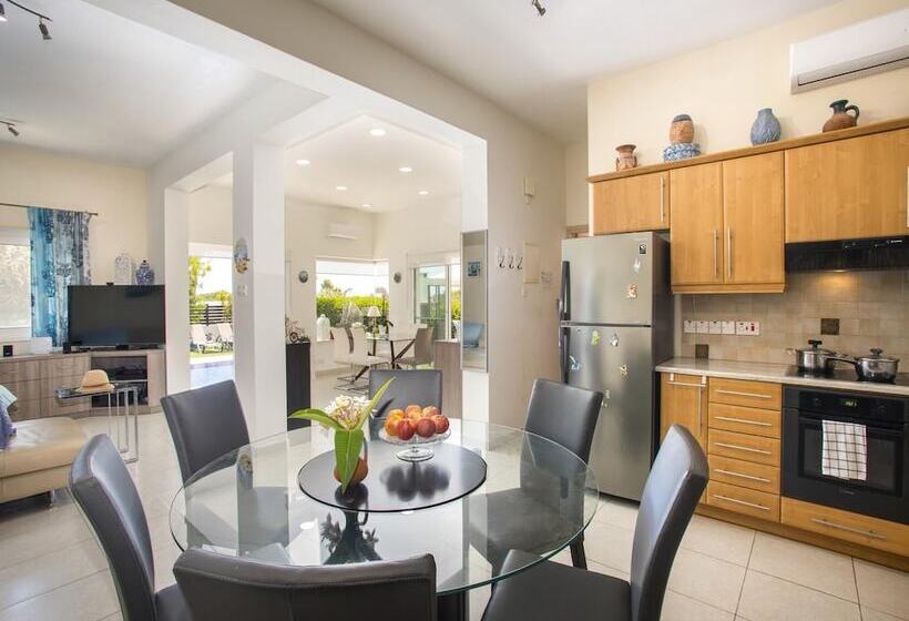 Villa Atlantis In Ayia Napa