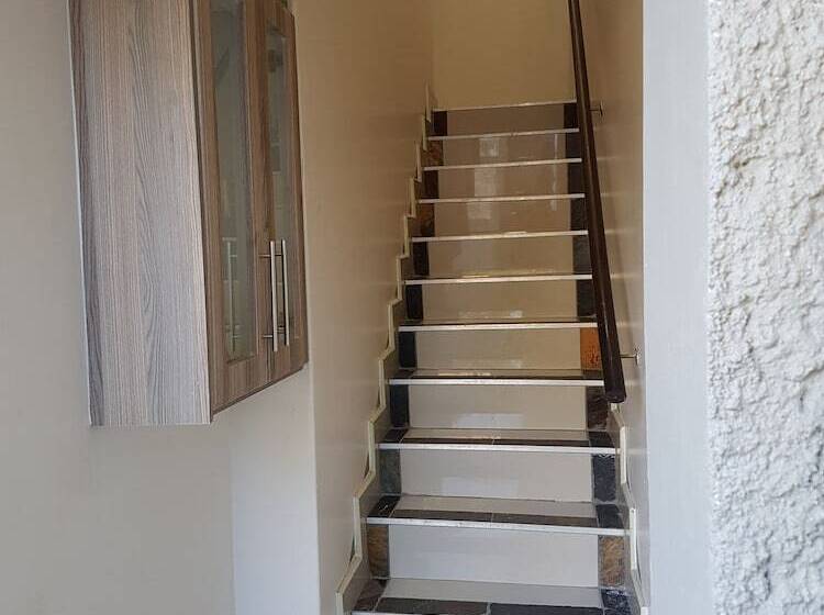 Bed and Breakfast New England Guest House By Ilawu