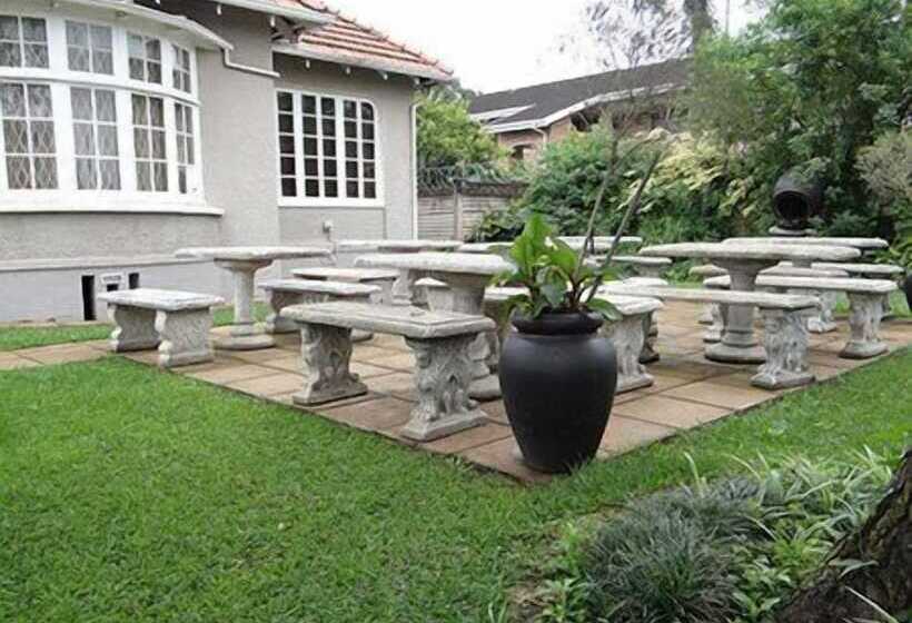 Bed and Breakfast New England Guest House By Ilawu