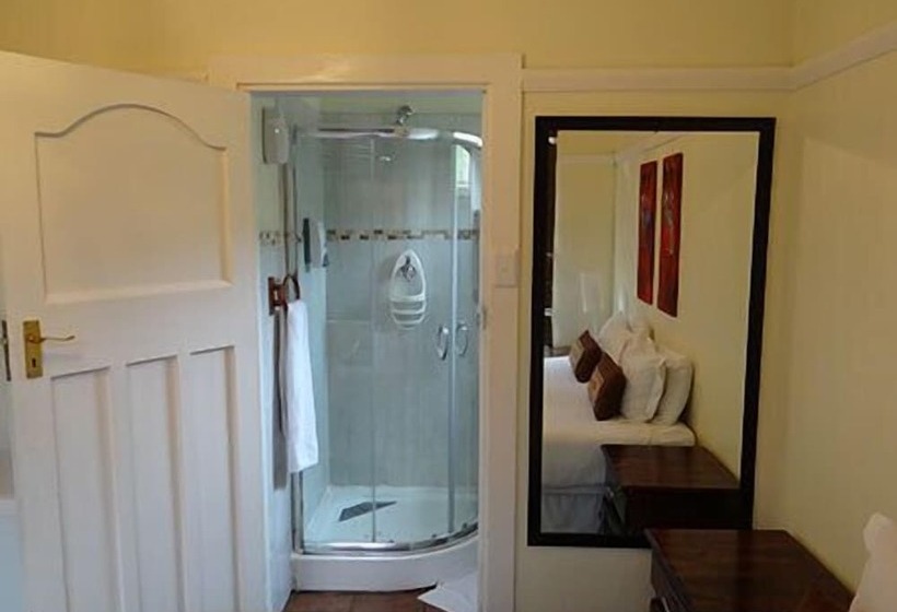 Bed and Breakfast New England Guest House By Ilawu