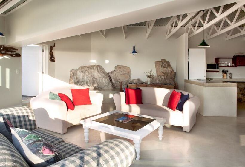 تختخواب و صبحانه Plett Beachfront Accommodation