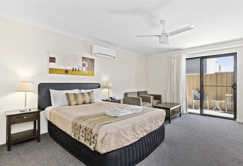 Blackwater Central Motel