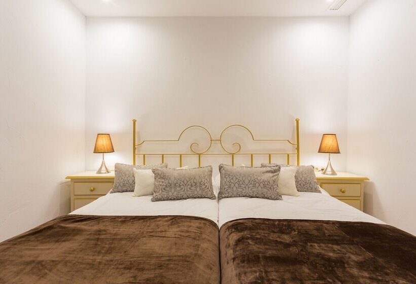 Carmen Vistas De La Alhambra