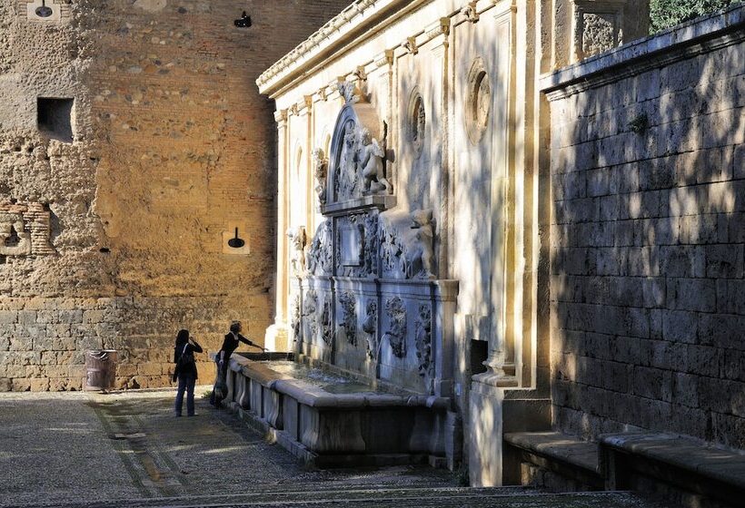 Carmen Vistas De La Alhambra