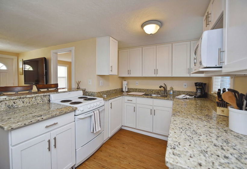 Cottage By The Sea By Beachside Management