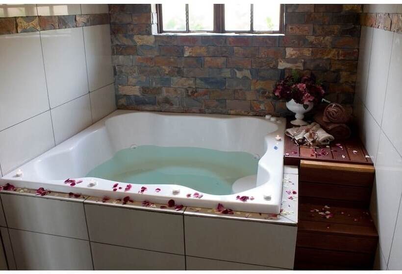 Отель Alveston Manor