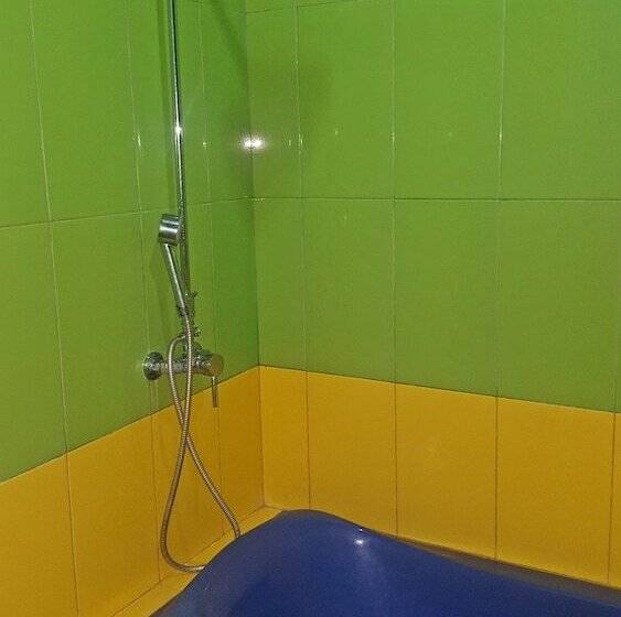 هتل C & L Bay View Inn