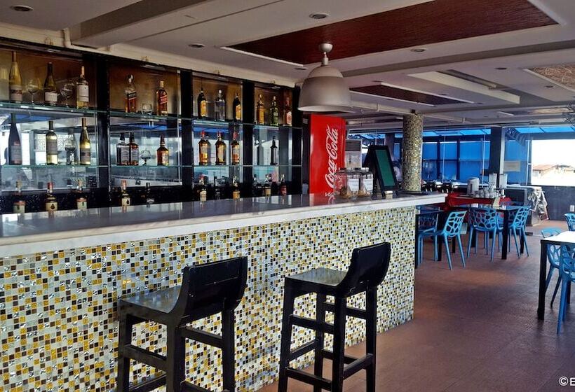 هتل C & L Suites Inn