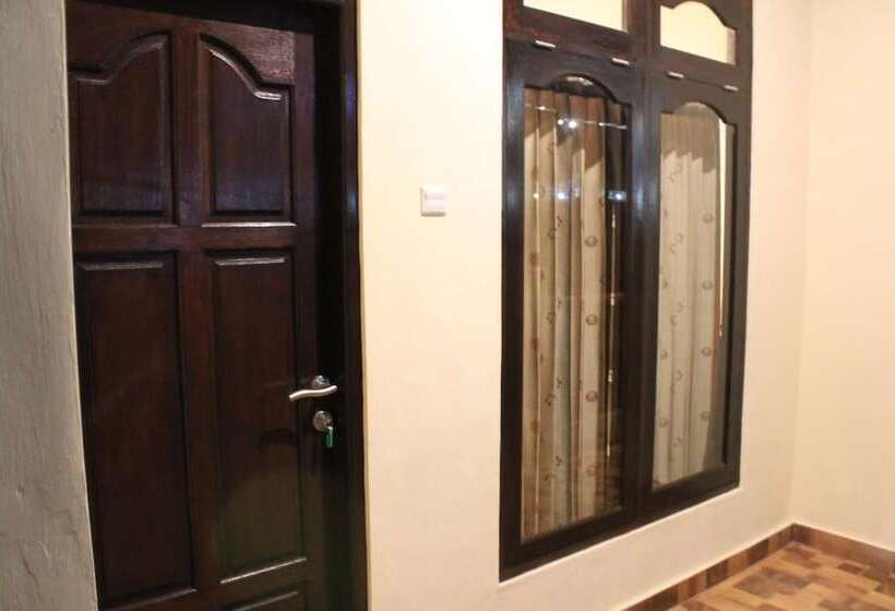 Отель Chillin Kuta Homestay