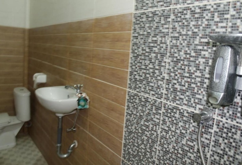 Отель Chillin Kuta Homestay