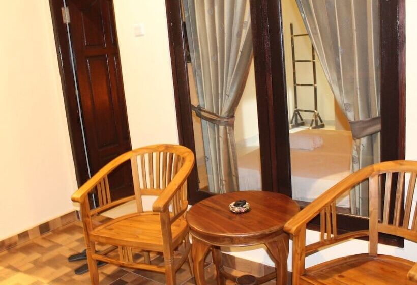 Отель Chillin Kuta Homestay