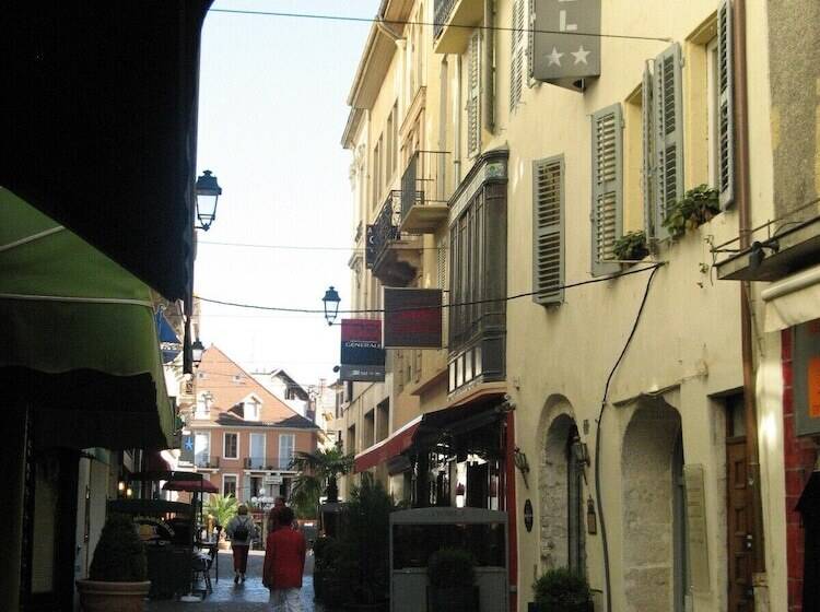 Отель De La Couronne