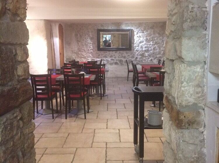 Отель De La Couronne