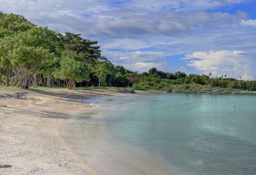 Отель Nila Beach Resort