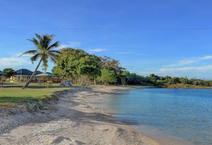 Отель Nila Beach Resort