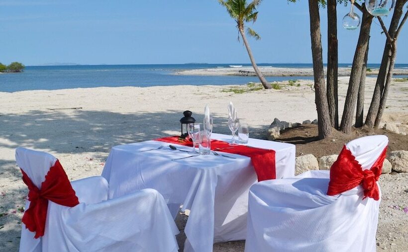 Отель Nila Beach Resort