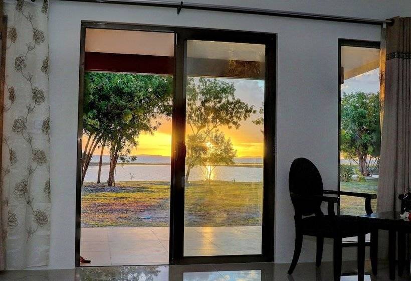 هتل Nila Beach Resort