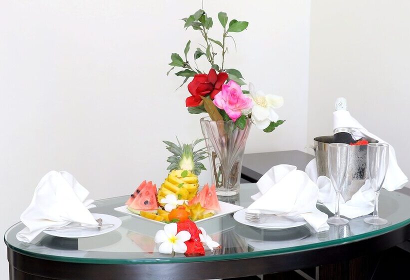 Отель Nila Beach Resort