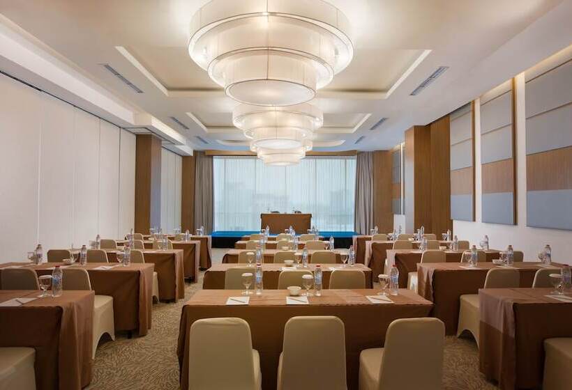 Отель Santika Radial Palembang