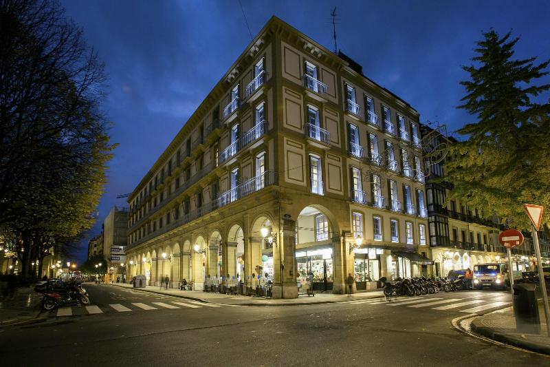 Legazpi Doce Rooms & Suites