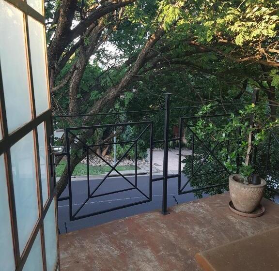 פנסיון Chateau Vue Guesthouse