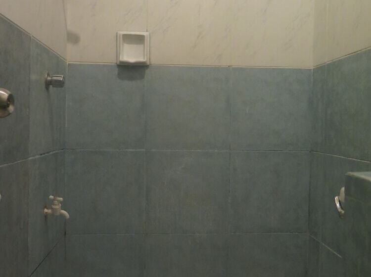 پانسیون Iloilo Budget Inn   Valeria