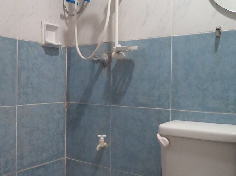 پانسیون Iloilo Budget Inn   Valeria