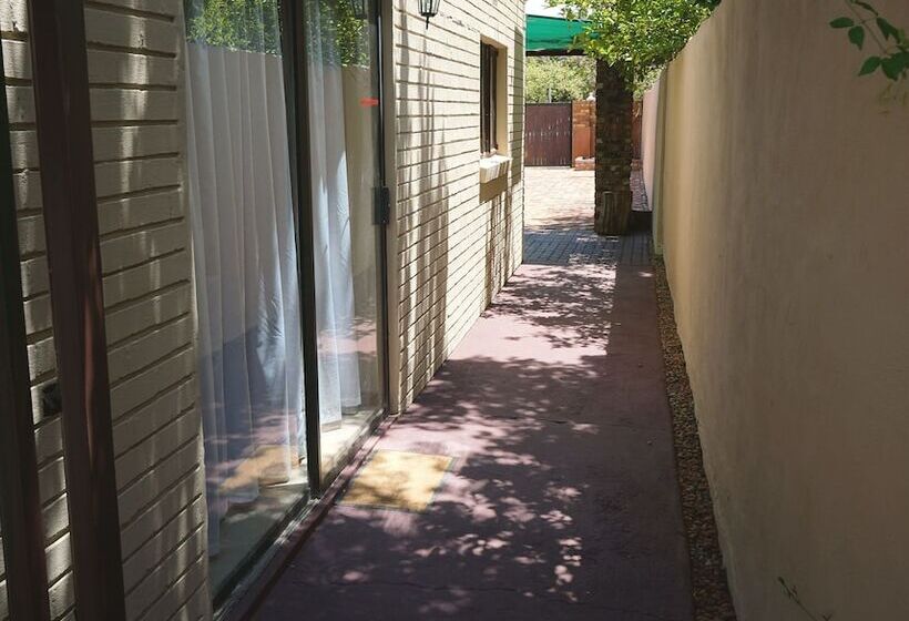 פנסיון Mckala Guesthouse